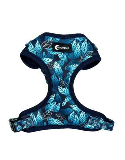 Hamul Blue Jungle pentru caini de talie mica – vedere frontala, imprimeu albastru tropical, ajustabil cu un design atragator